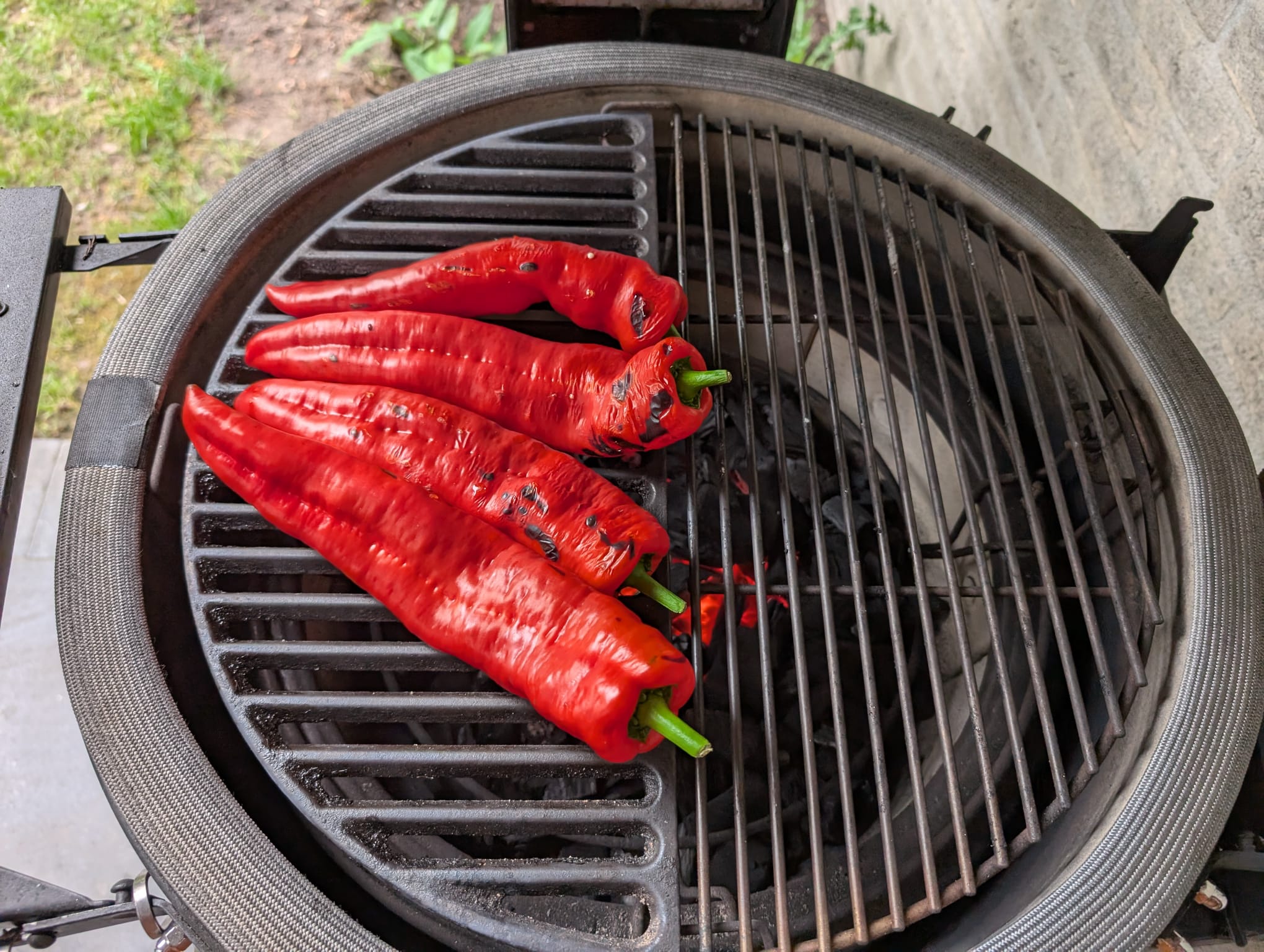 Paprika grillen kamado