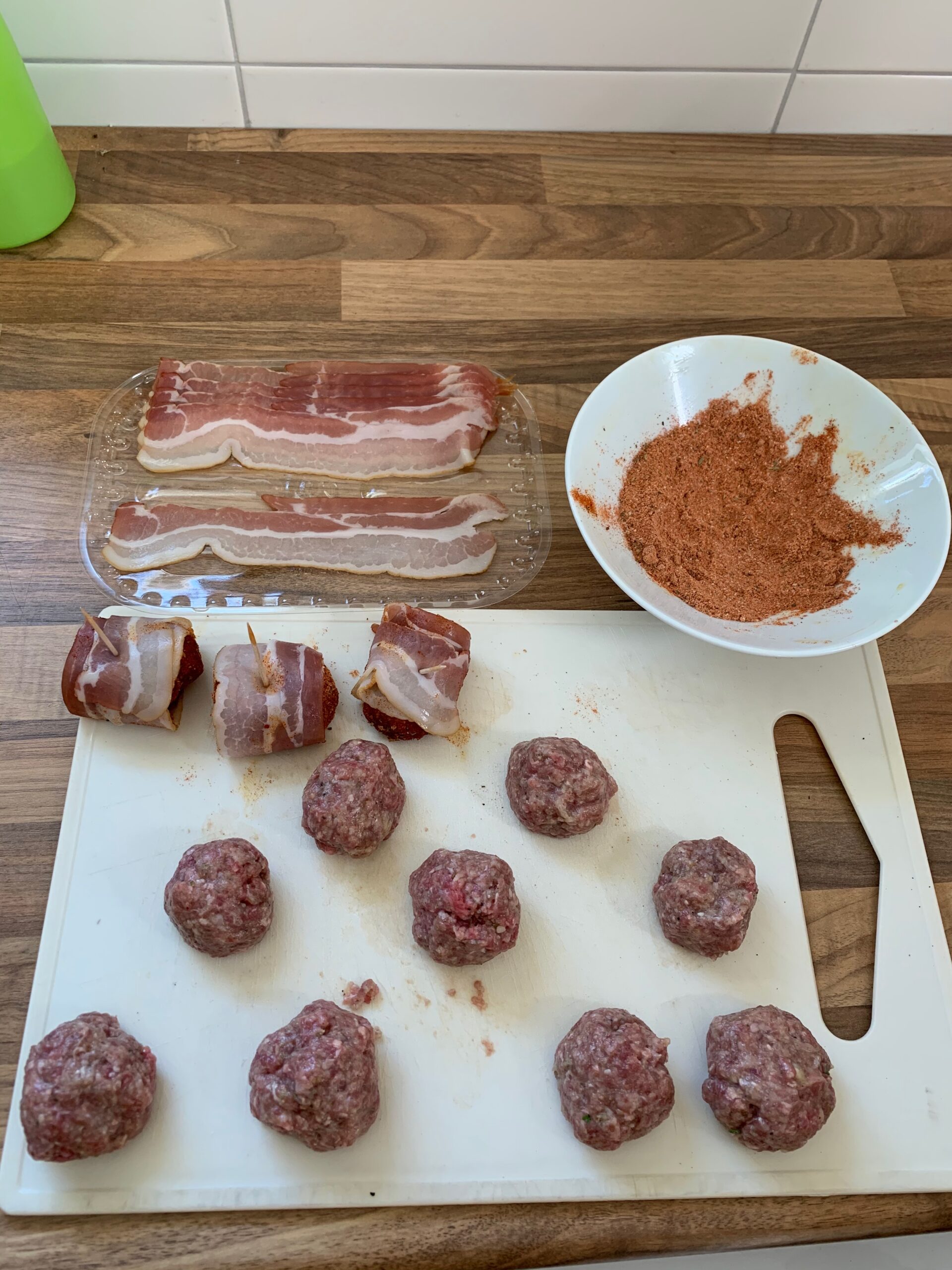 moink balls op de BBQ met krokant spek