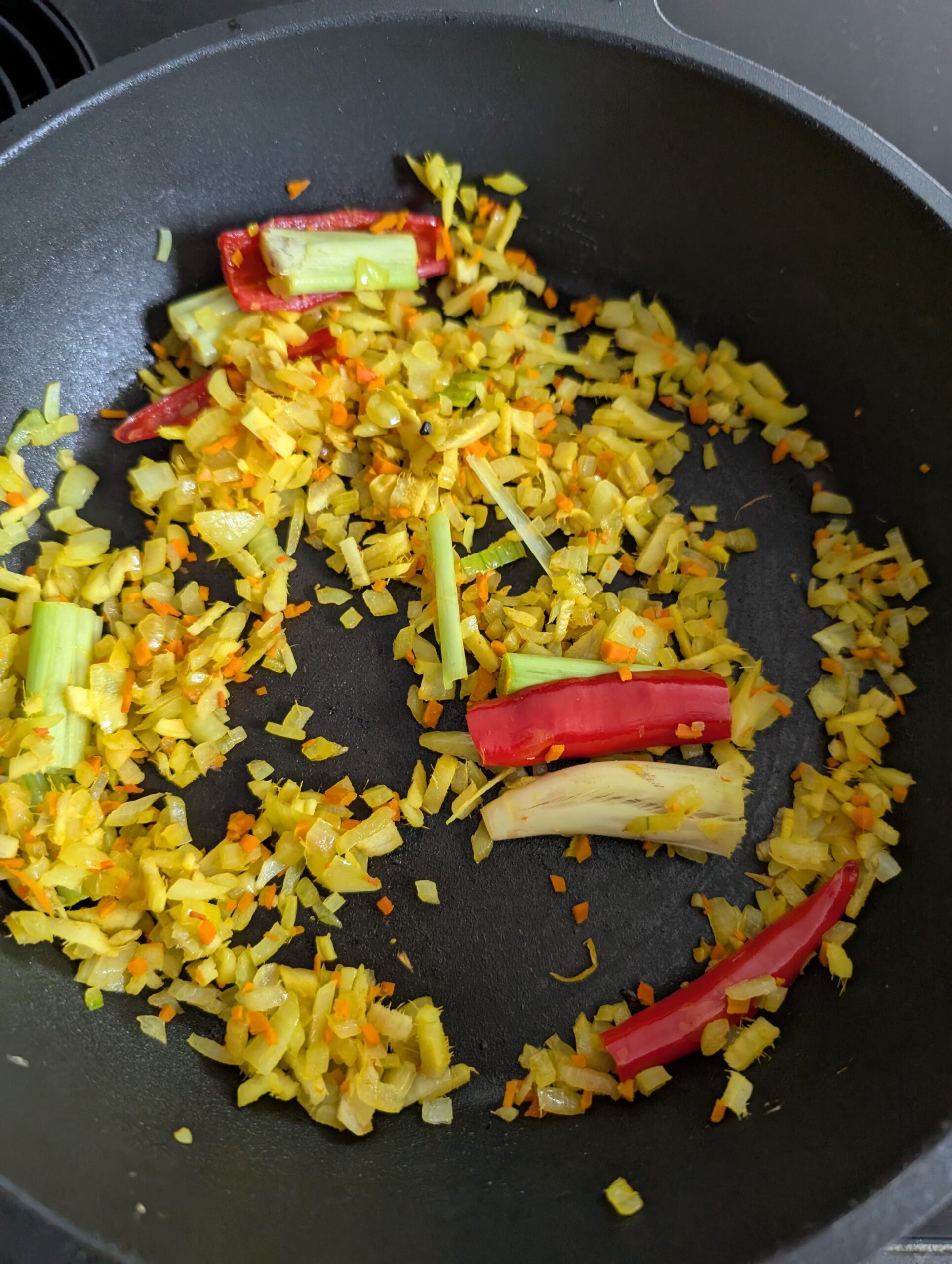 Curry pasta maken