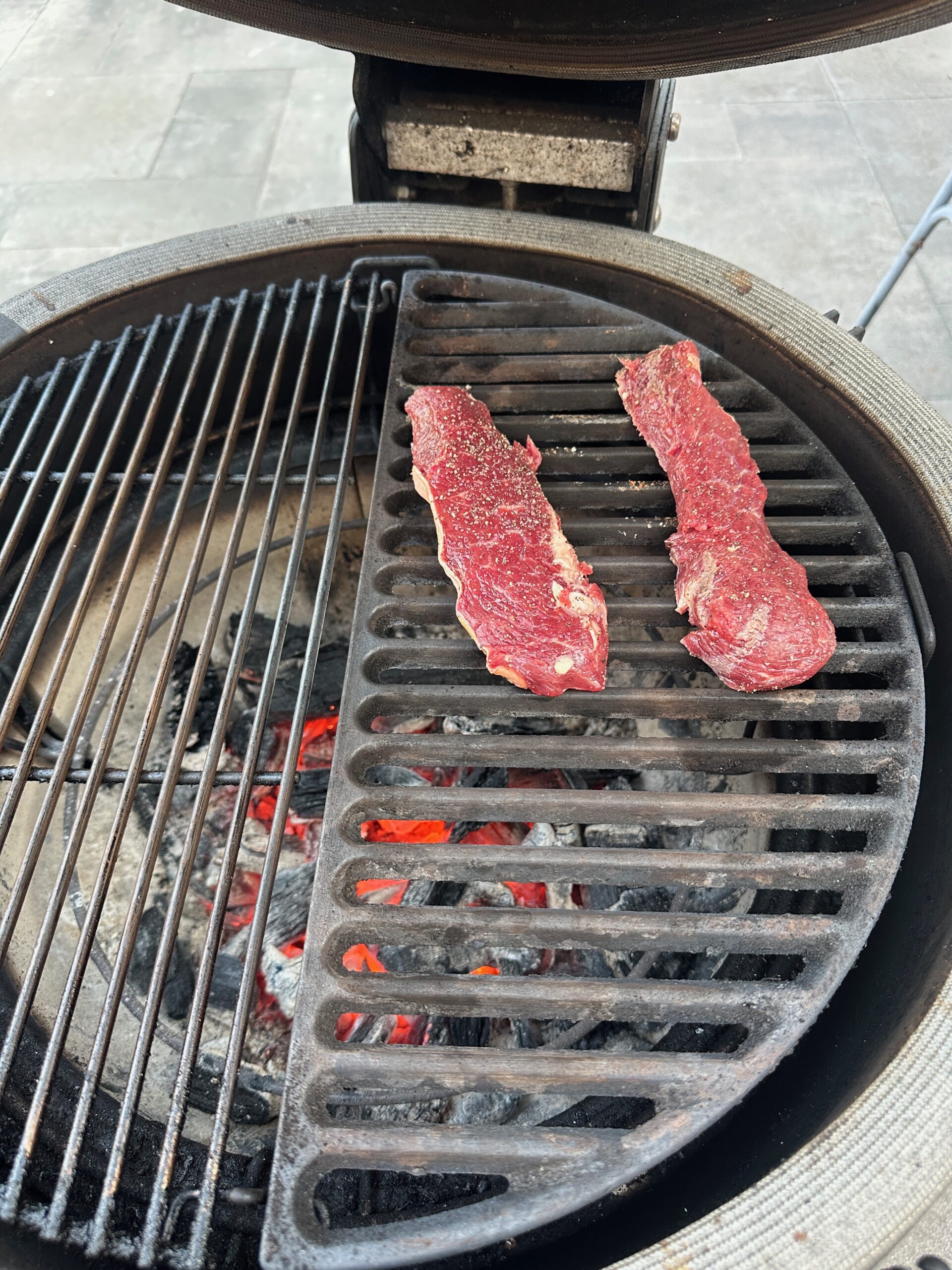 Perfect gegrilde entrecote met cowboy butter sauce | BBQ broers recept