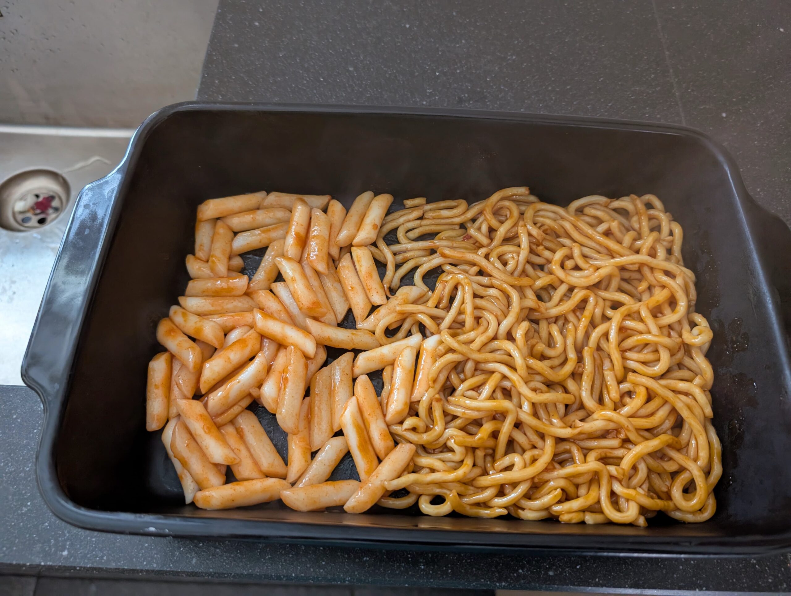 Aziatische kapsalon met bulgogi steak en noodles