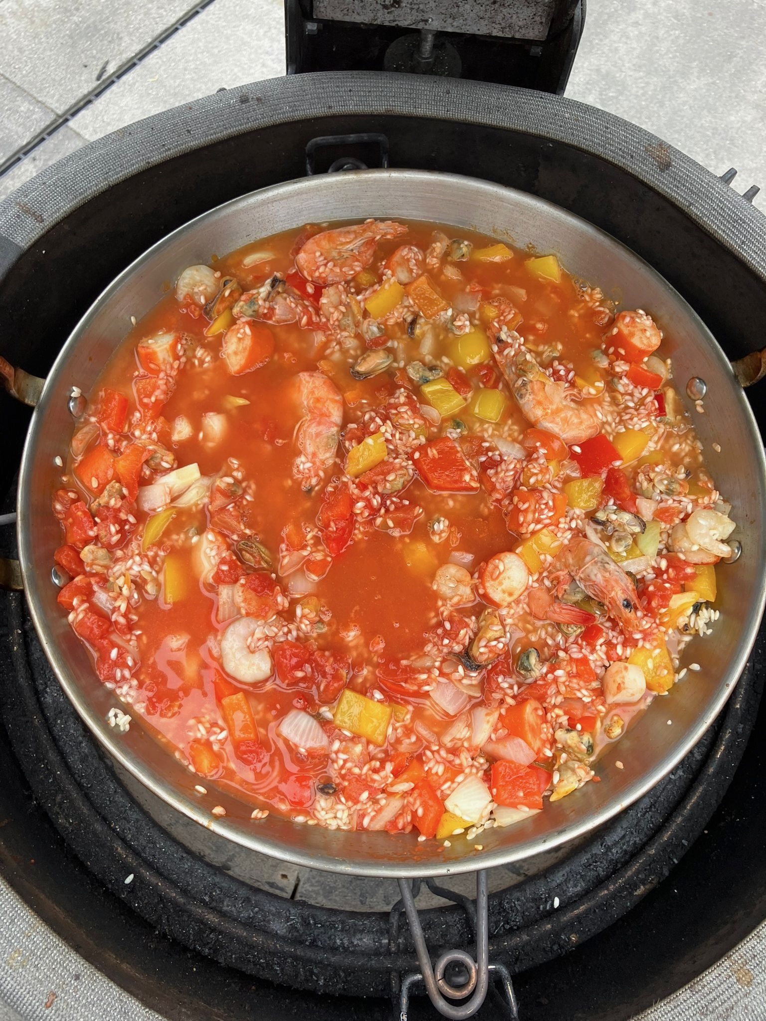 Paella recept kamado