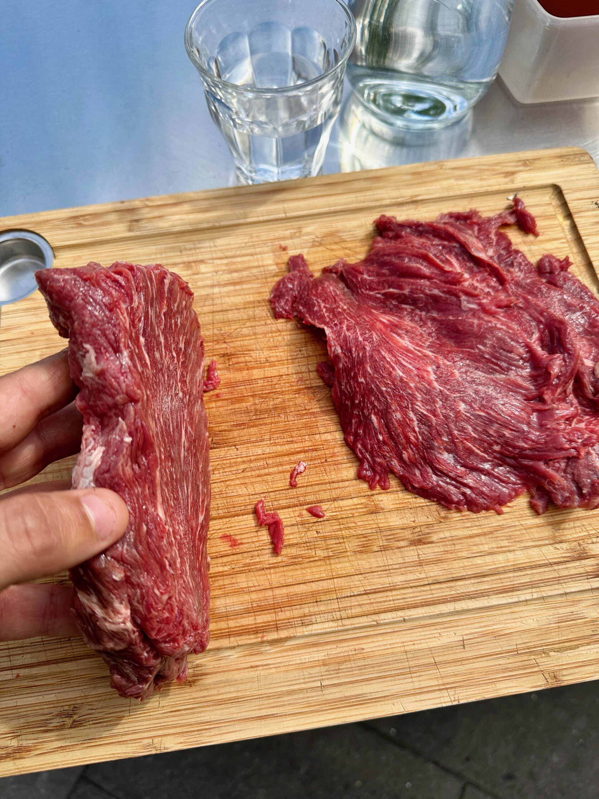 Stappenplan maken vleeslagen voor italiaanse barbecue spiezen