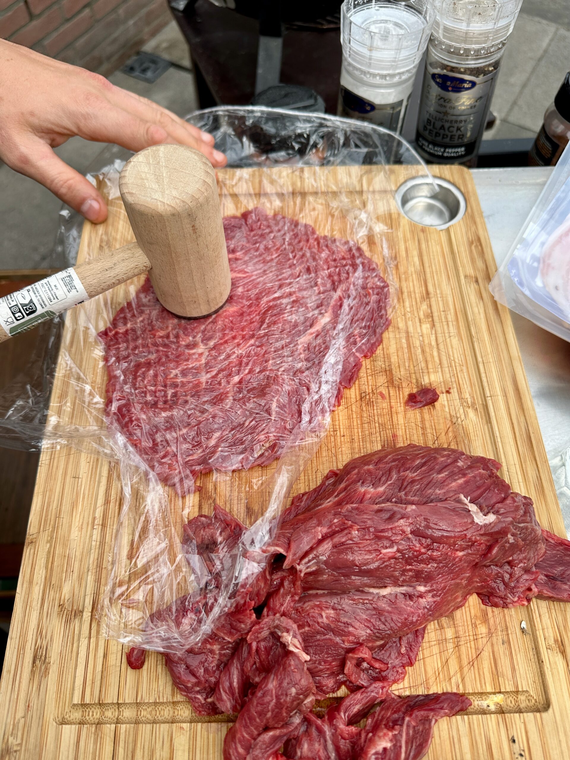 Stappenplan maken vleeslagen voor italiaanse barbecue spiezen