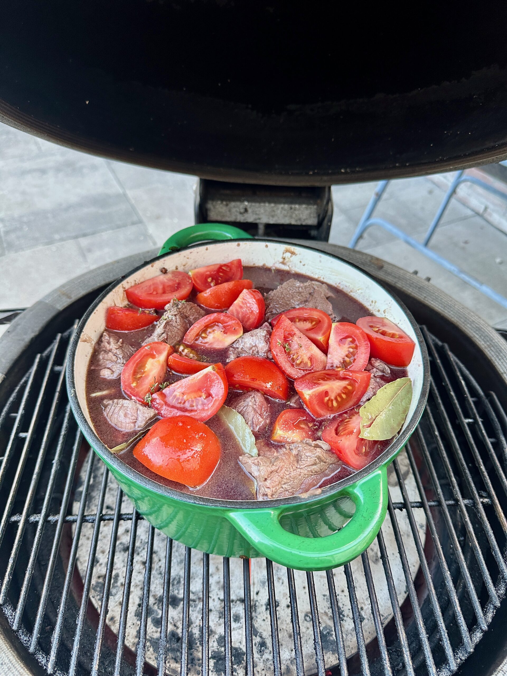 stoofvlees recept sudderen in Dutch oven met deksel Kamado