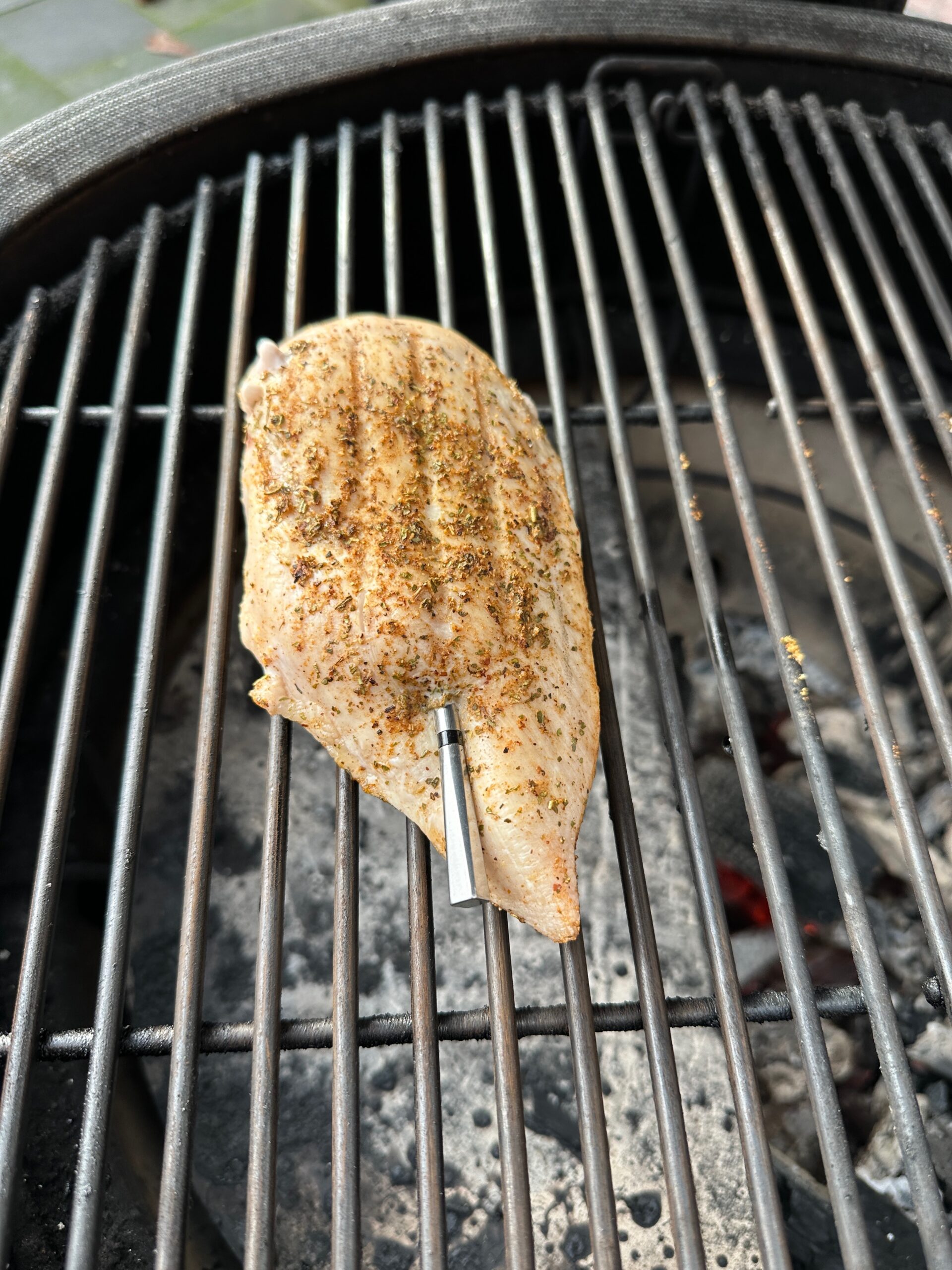 Gegrilde kipfilet met Smokey Q kruiden op kamado barbecue