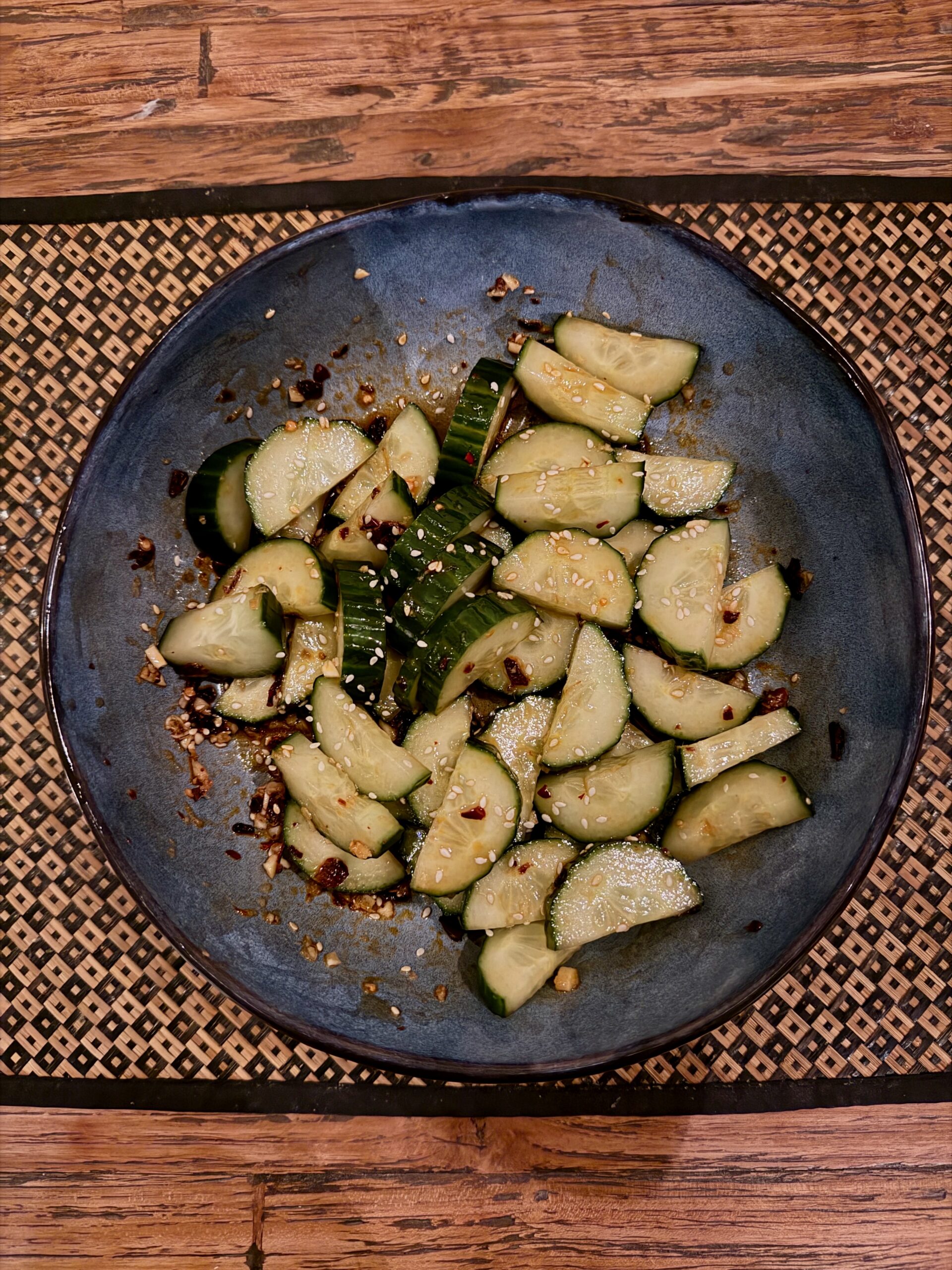 Aziatische komkommersalade met chili en sesam